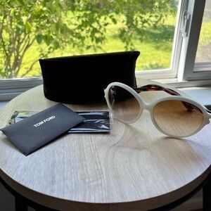 Authentic Tom Ford sunglasses. Brand new without tags. Only tried on.